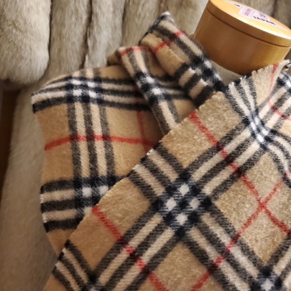 Burberry Scarf - Picture 5 of 10